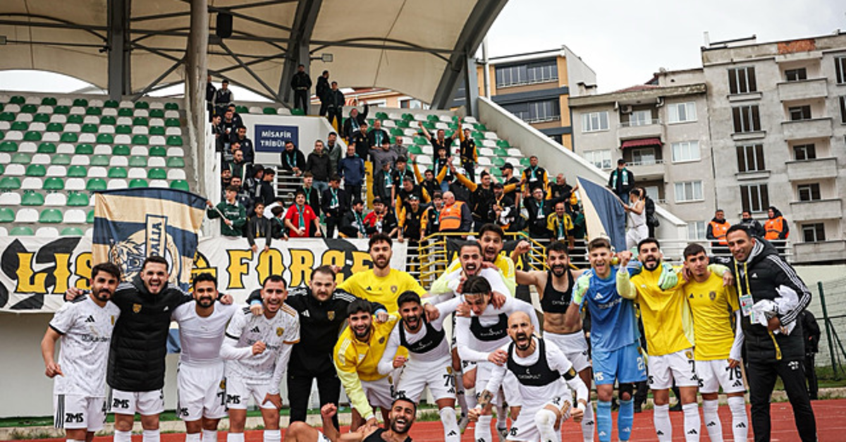 Aliağa Futbol yarışı bırakmadı