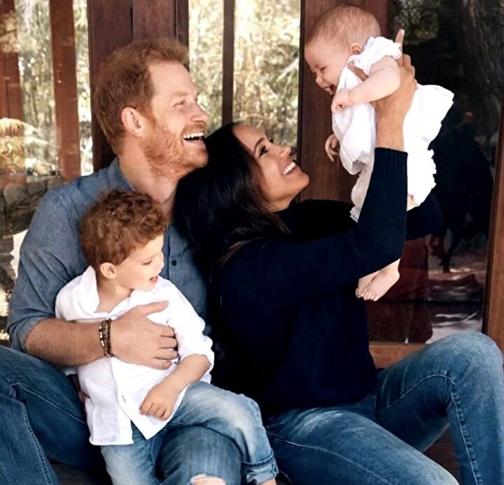 Meghan Markle ve Prens Harry kızları Lilibet’in ilk fotoğrafını paylaştı