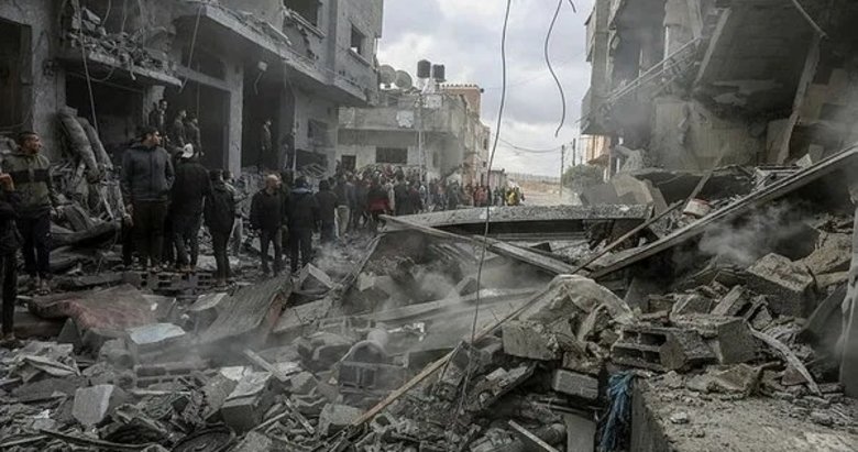 İsrail savaş uçakları Gazze’de okulu bombaladı: Çok sayıda ölü ve yaralı var