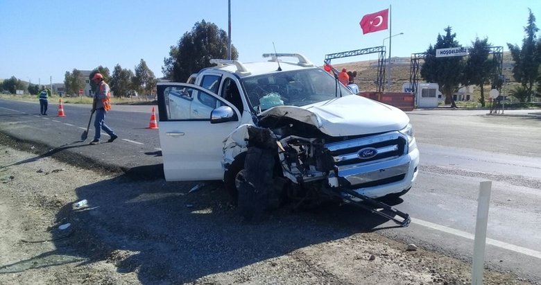 İzmir’de otomobil ile kamyonet çarpıştı: 1 ölü