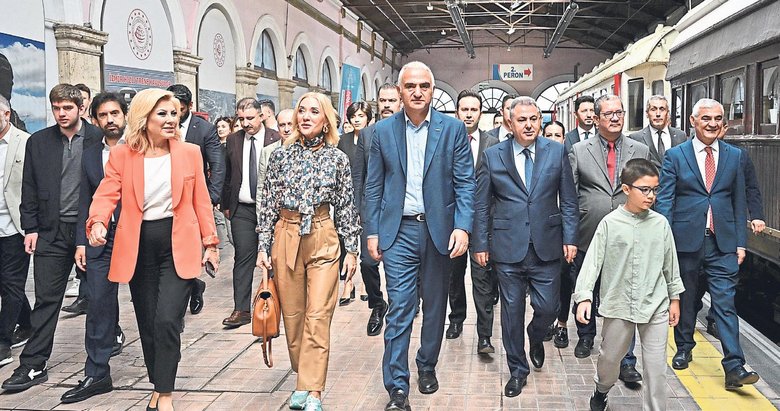 İzmir’i hak ettiği yere getireceğiz