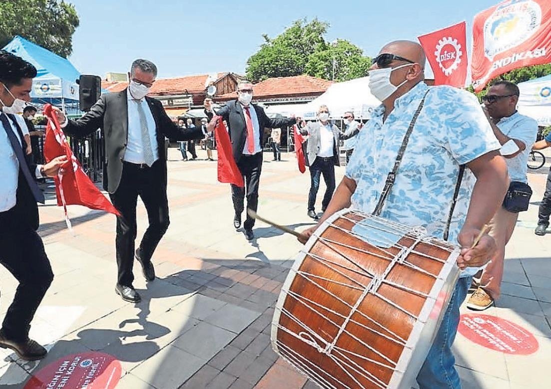 Halden Anlamayana Davul Zurna Bile Az Izmir Haberleri