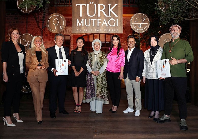 Asırlık Tariflerle Türk Mutfağı kitabı