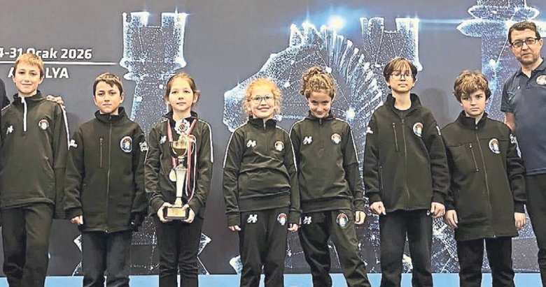 Çeşme Belediyesporlu satranççılar zirvede