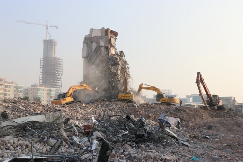 İzmir’de depremin ardından acil yıkılacak 71 binadan 67’sinin yıkımı tamamlandı