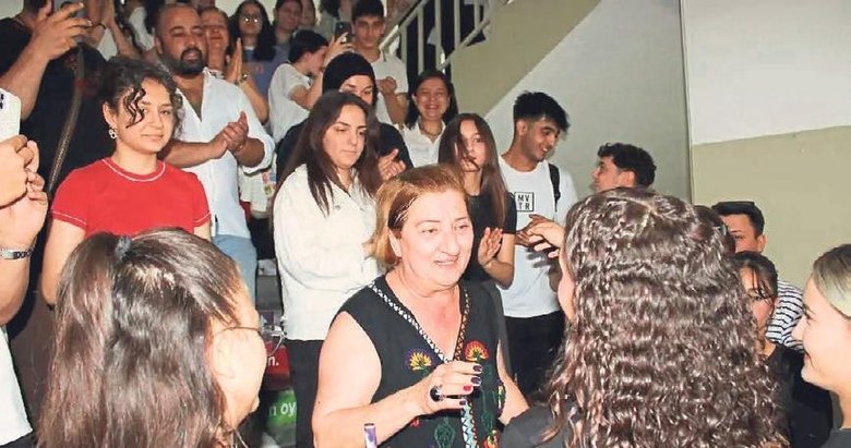 Handan hocaya duygusal veda