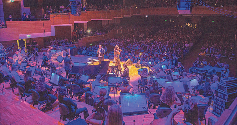 Adnan Saygun sezona Işın Karaca ile başladı