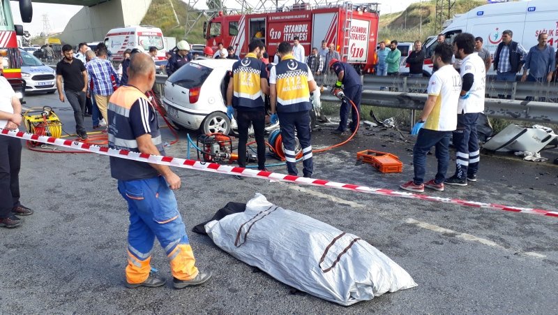 Arnavutköy Habibler yolunda feci kaza: 3 ölü