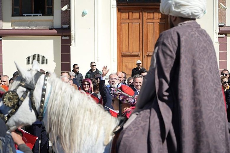 4 yıldır yapılamıyordu! Manisa’da Mesir Festivali nevruz ateşinin yakılmasıyla başladı