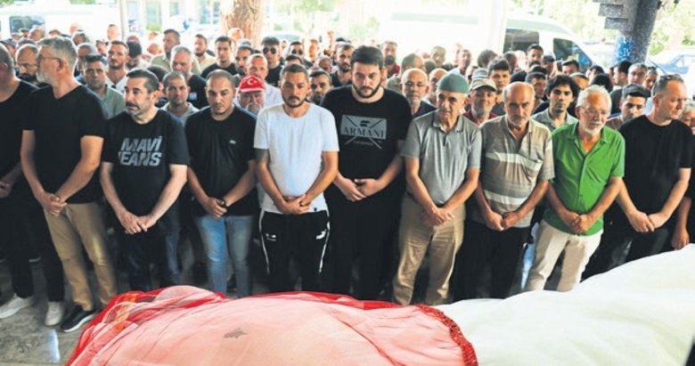 Kazada ölen nişanlı gençler toprağa verildi