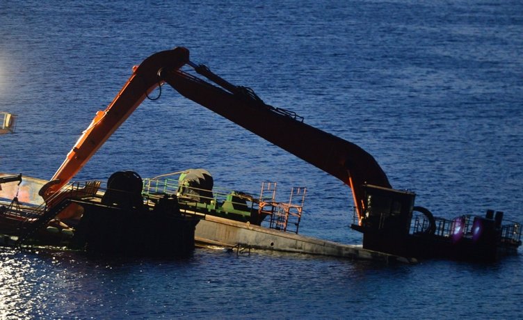 Çanakkale batma tehlikesi devam eden geminin personeli gemiyi terk etmiyor