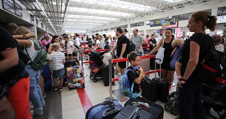 Türkiye’ye tatilci akını! Ziyaretçi sayısı 123,7 milyonu geçti