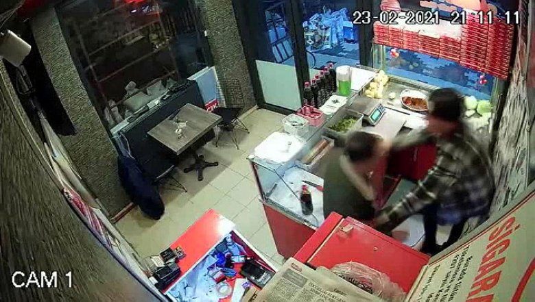 Afyonkarahisar’da çiğ köfte ’acılı’ diye çalışanı yumrukladı, gözaltına alınıp serbest bırakıldı