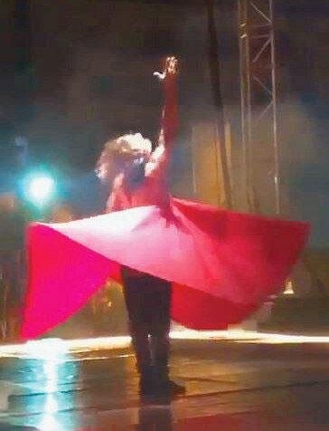 Çıplak semazen ney ve oyun havasında dans etti! İzmir Büyükşehir Belediyesi’ne tepki yağıyor