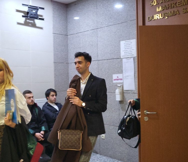 Eski sevgilisini darbettiği iddiasıyla yargılanan Çağatay Akman hakim karşısına çıktı