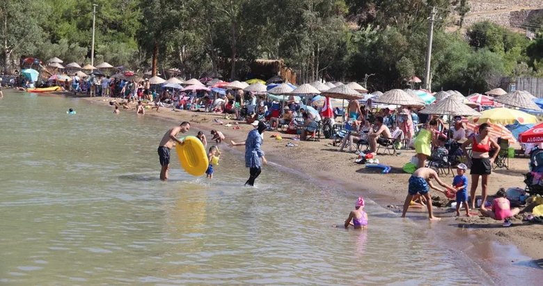 Ünlülerin gözdesi Selimiye’deki bedava plaja hücum...