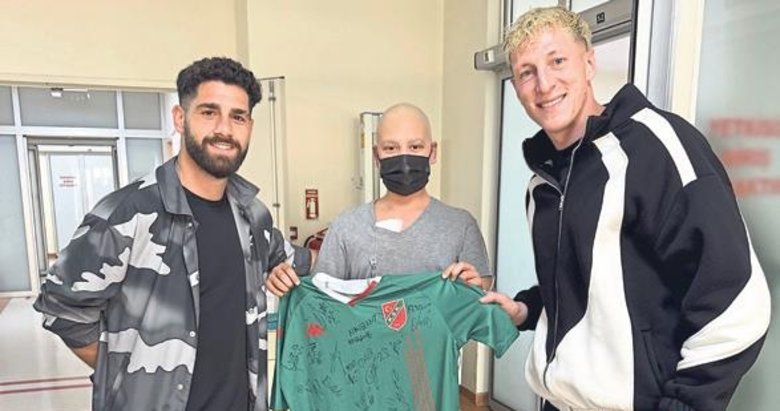 Karşıyakalı oyunculardan duygulandıran ziyaret