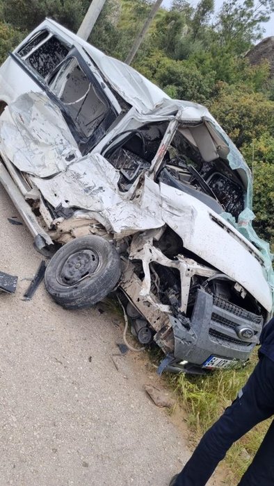 Bodrum’da kamyonla kamyonet çarpıştı! Genç sürücü hayatını kaybetti
