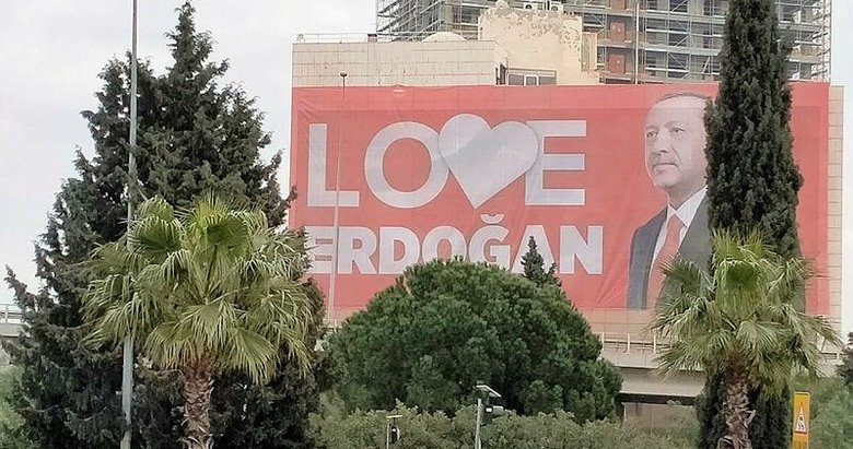 İzmir’in ilçelerine ’Love Erdoğan’ afişi asıldı