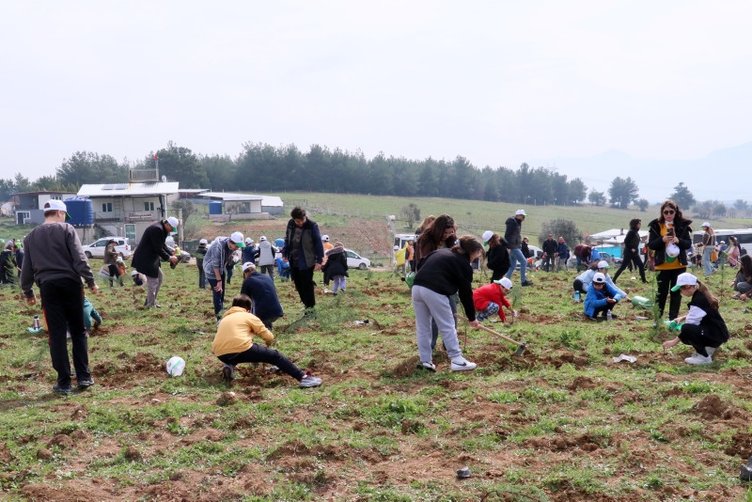 Dünya Ormancılık Günü’nde anlamlı etkinlik! Deprem şehitleri anısına 4 bin fidan toprakla buluşturuldu!