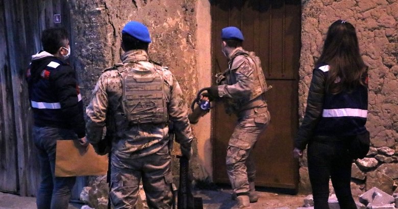 İzmir ve Manisa’da suç örgütüne komando destekli operasyonda 9 şüpheli yakalandı
