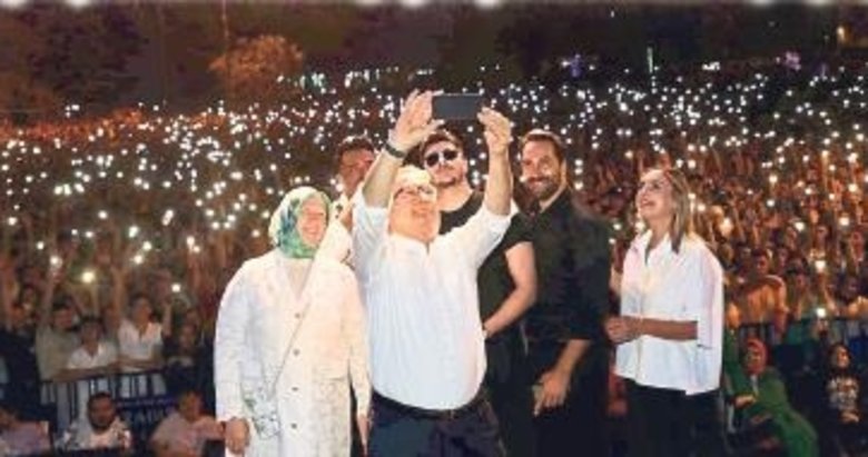 Semicenk Manisa’yı salladı