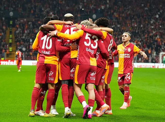 derbide-ilk-11ler-belli-oldu-besiktas-galatasaray-maci-saat-kacta-1772899908549.png