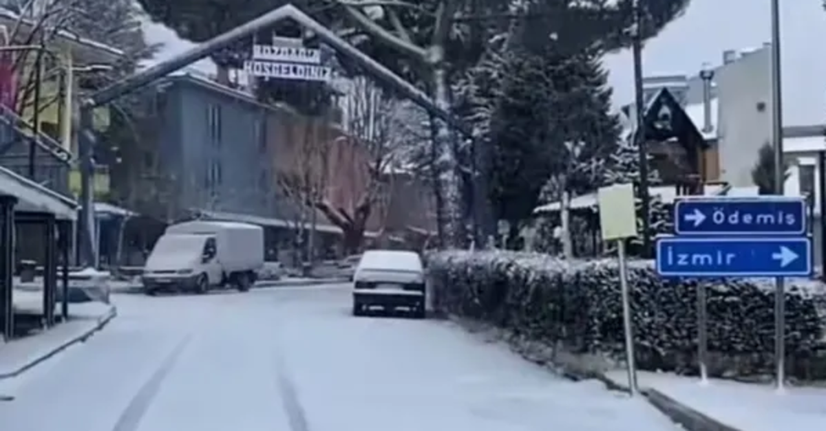 İzmir beyaza büründü! Ekipler seferber oldu
