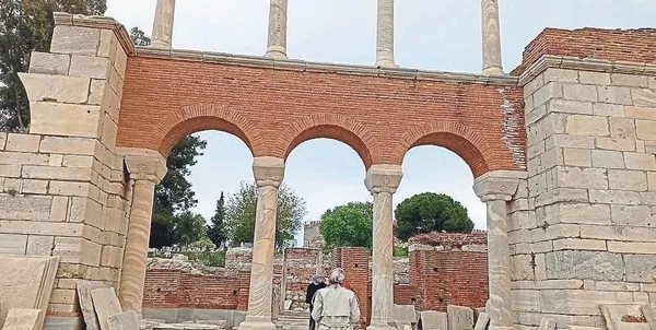 izmir-ayasuluk-tepesinde-gecmisin-izinde-1791564300573.jpeg