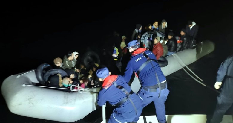 İzmir Karaburun ve Seferihisar’da 75 kaçak göçmen yakalandı