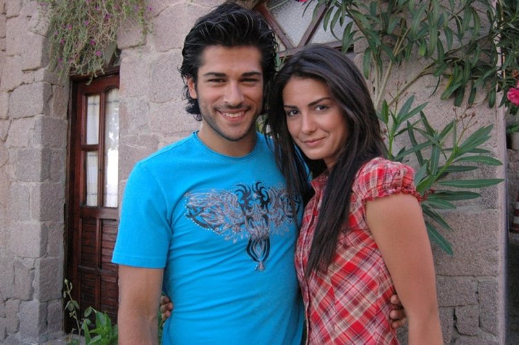 Özlem Yılmaz hayranlarına üzücü haberi verdi