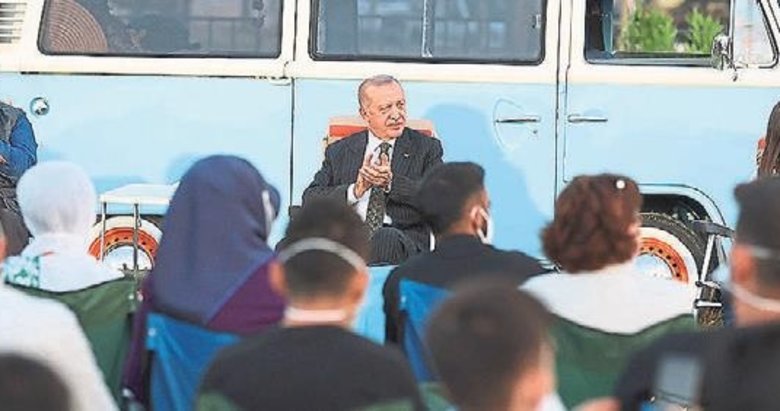 Başkan Erdoğan gençlerle: Şovmenlere bakıp fikir belirlemeyin