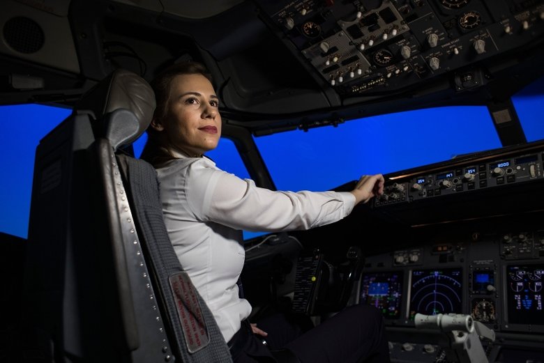 THY’nin tarihi uçuşunda en genç kaptan pilotu Selin Sevimli görev aldı