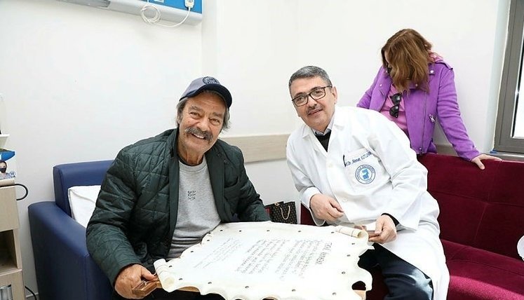 Zor günler geçiren Kadir İnanır’ın keyifsiz hali dikkat çekti