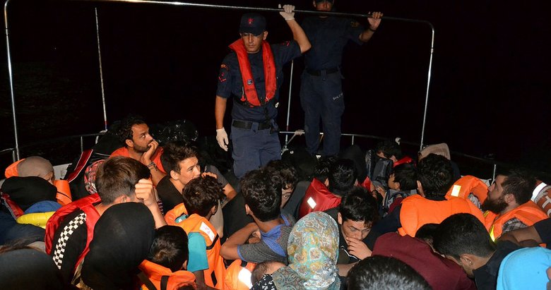 Balıkesir Ayvalık açıklarında 46 düzensiz göçmen yakalandı