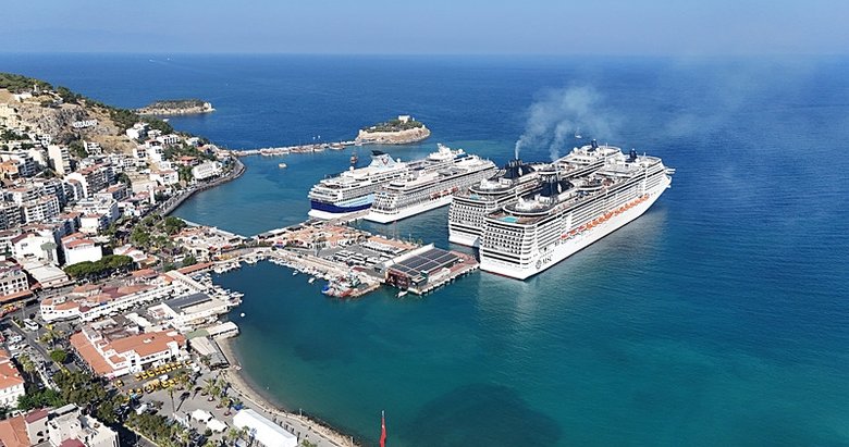Kuşadası’na 5 kruvaziyer 10 bin 916 turist getirdi