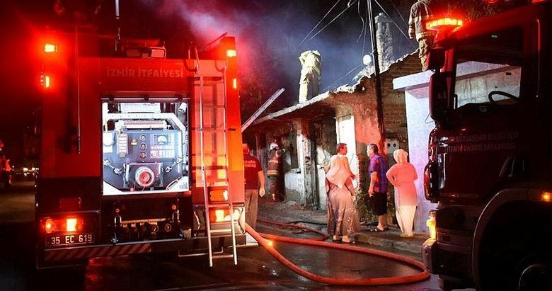 İzmir’de metruk evde yangın