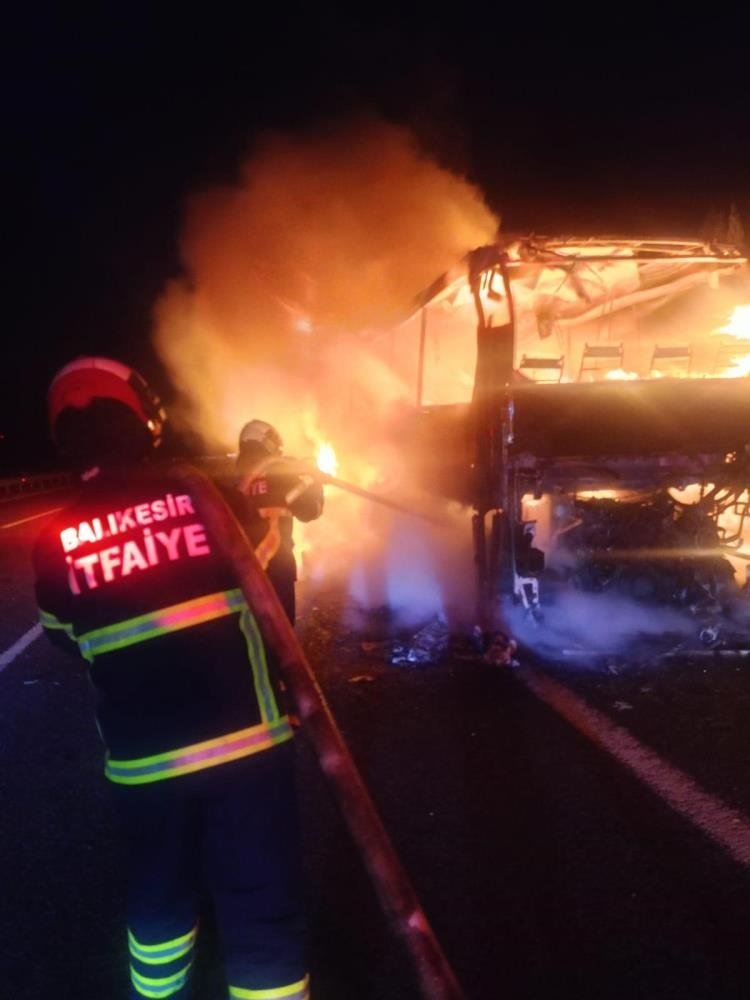 Balıkesir’de 34 yolcusu bulunan otobüste yangın
