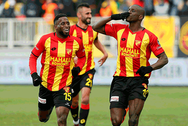 Demba Ba Dan 2 Yillik Imza Spor Haberleri