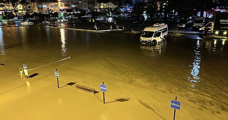 Çanakkale’de sağanak! Kepez Çayı ve Sarıçay taştı