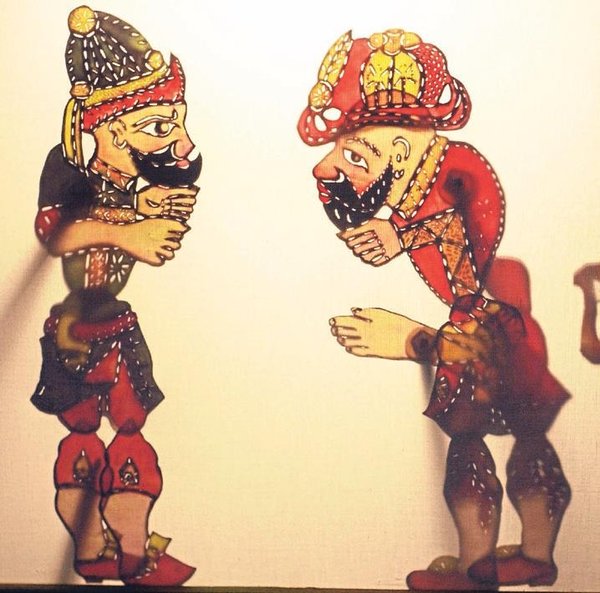 Karagöz ve Hacivat’ı tutkuyla yaşatıyor