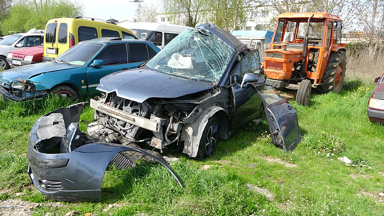 genc-futbolcudan-aci-haber-otomobili-agaca-saplandi-1777539742988.png