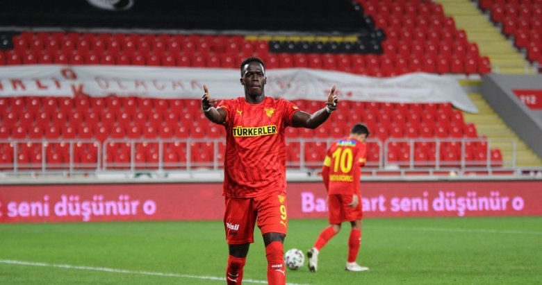 Son dakika: Göztepe Cherif Ndiaye ile 3 yıllık sözleşme imzaladı!