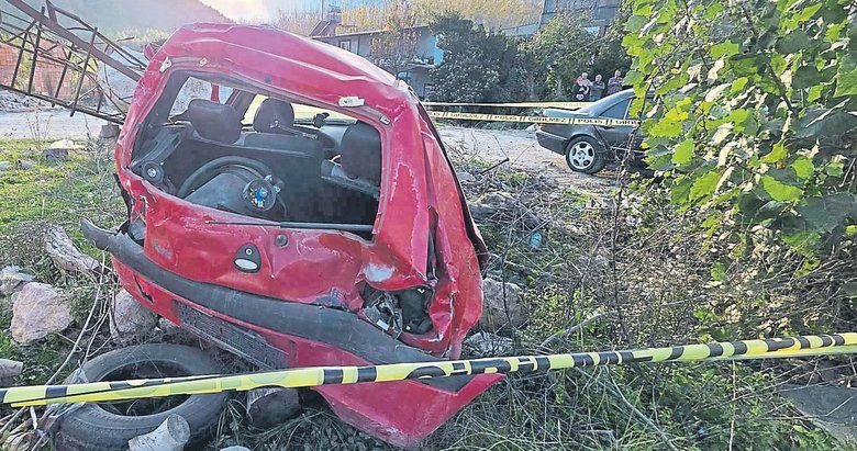 Aracında sıkışan sürücü kurtulamadı