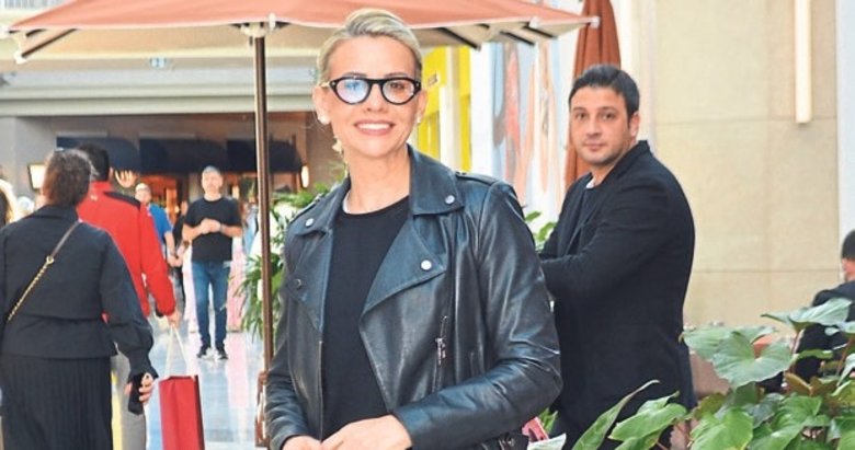 Sevilen sunucu alışveriş molası verdi