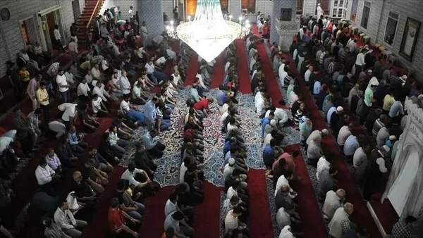 21-agustos-cuma-namazi-saat-kacta-izmir-istanbul-ankara-cuma-namazi-saatleri-1787283007560.jpeg