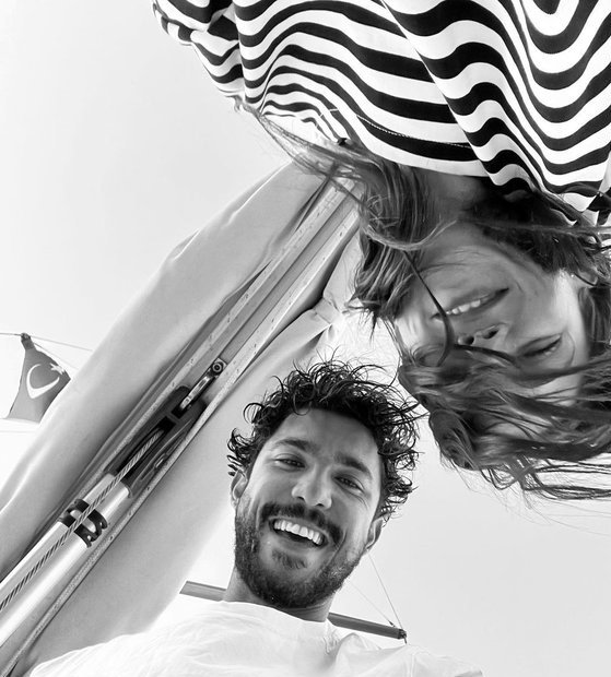 Pınar Deniz aileye girdi! Ufukta evlilik mi var?