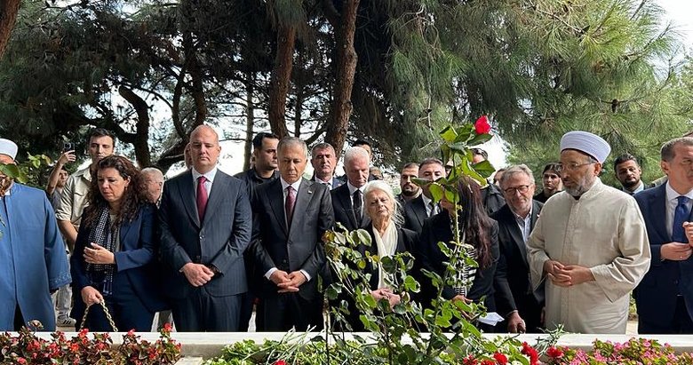 Menderes ve yol arkadaşları kabirleri başında anıldı