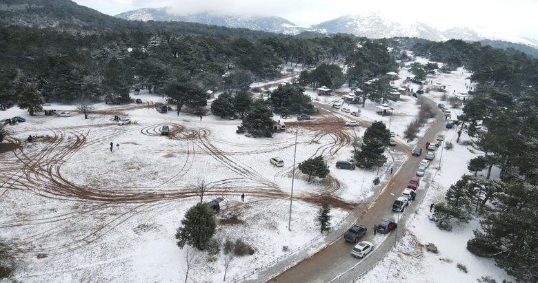 Spil Dağı’nda güzel görüntüler! İzmirliler akın etti