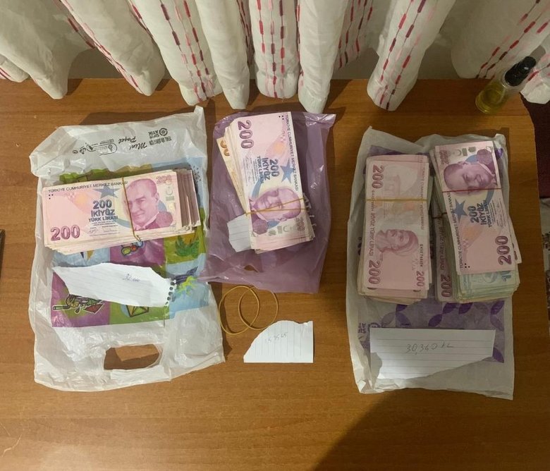 İzmir’de FETÖ’nün hücre evlerine operasyon: 27 tutuklama